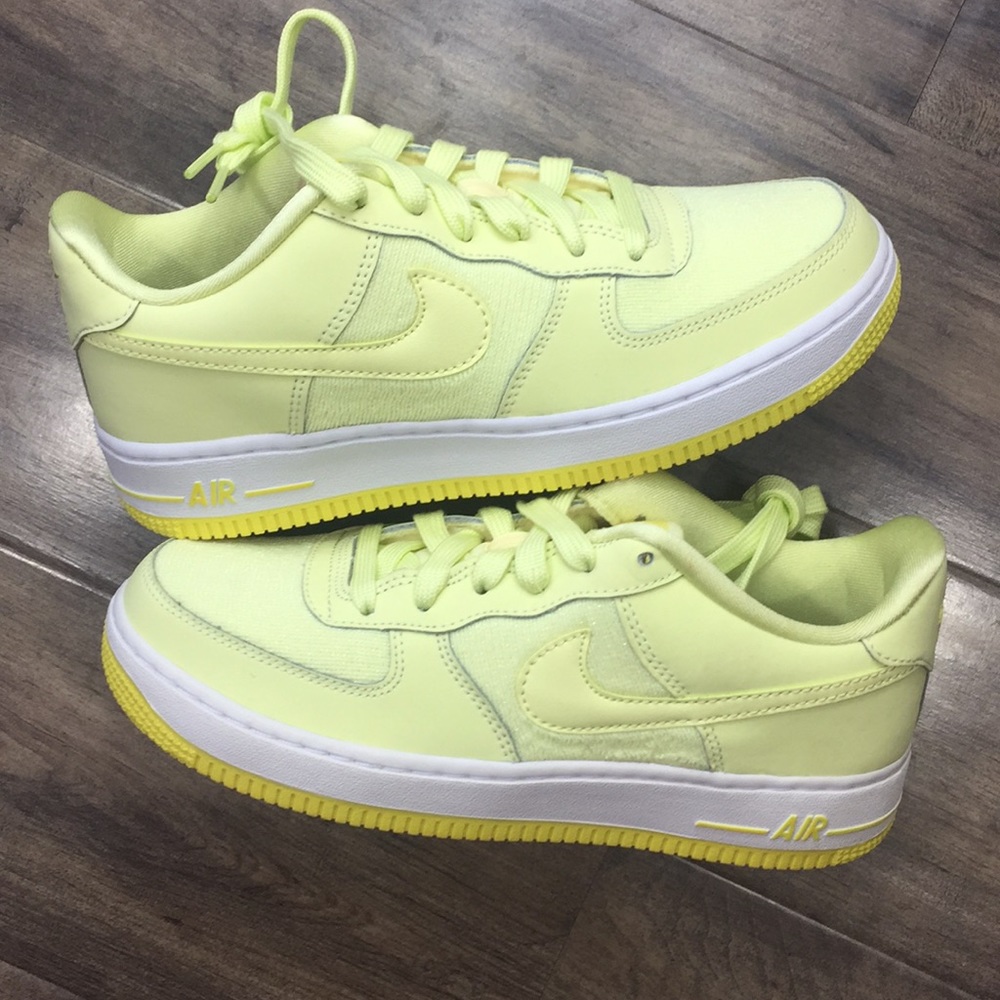 NIKE AIR FORCE 1 LV8 (GS) citron tiny/yellow - Picture 15 of 16